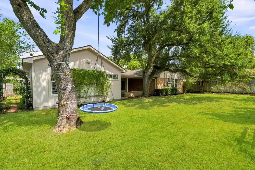 4943 Cheena Drive Houston, TX 77096