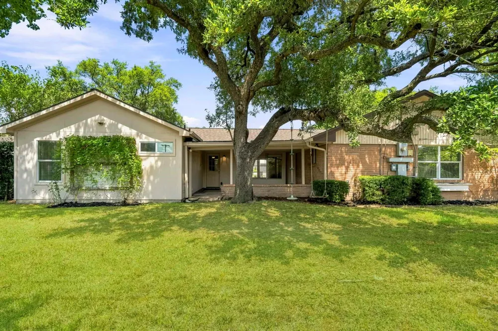 4943 Cheena Drive Houston, TX 77096