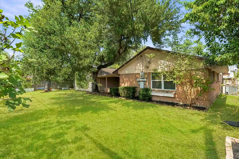 4943 Cheena Drive Houston, TX 77096