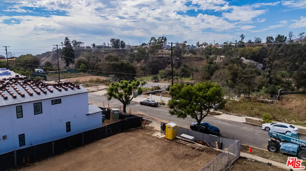 758 Radcliffe Avenue Los Angeles, CA 90272