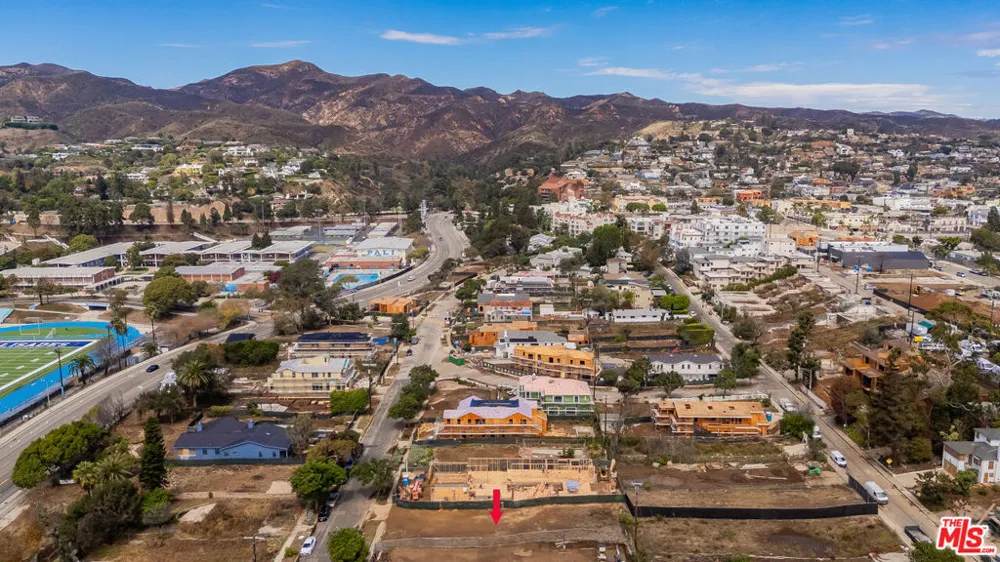 758 Radcliffe Avenue Los Angeles, CA 90272