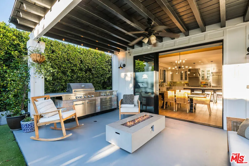 5045 Willowcrest Avenue Toluca Lake, CA 91601
