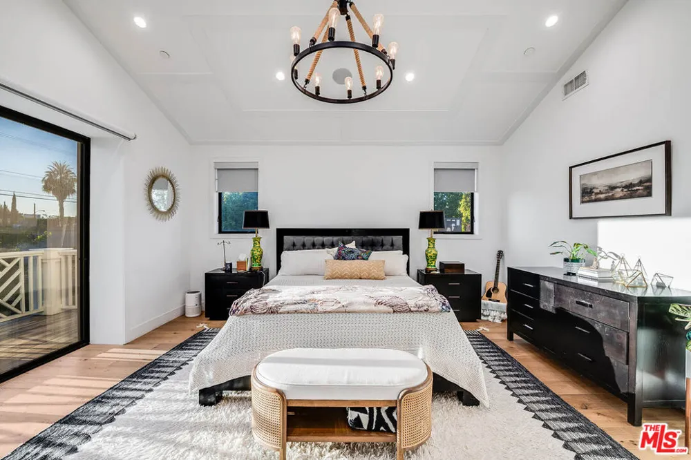 5045 Willowcrest Avenue Toluca Lake, CA 91601