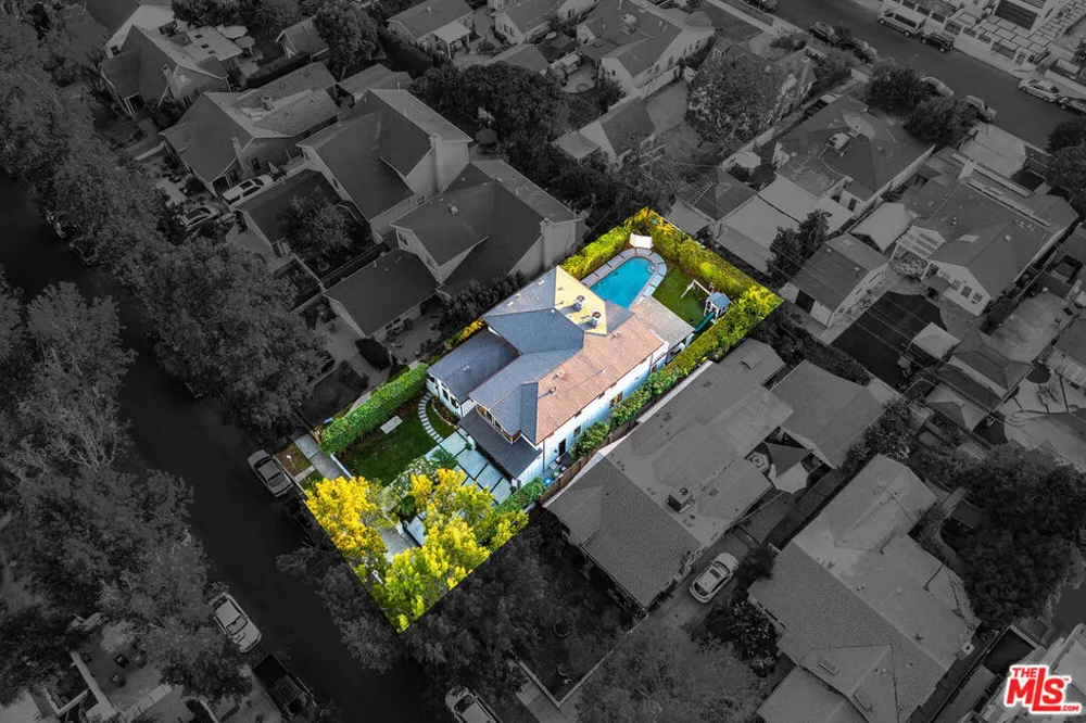 5045 Willowcrest Avenue Toluca Lake, CA 91601