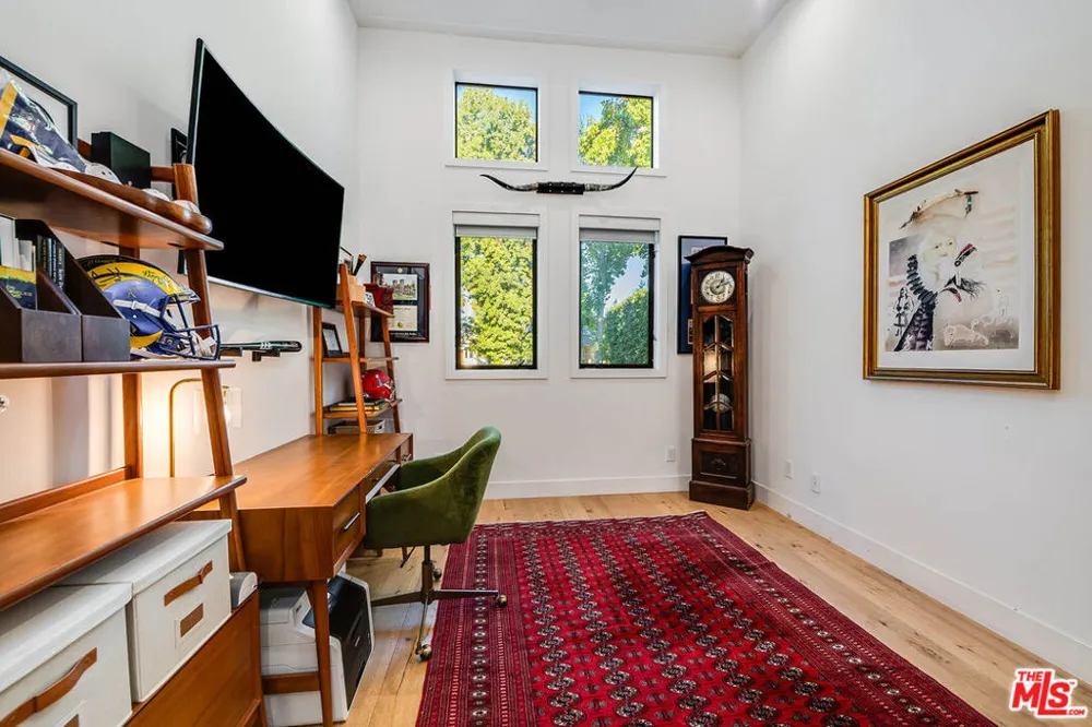 5045 Willowcrest Avenue Toluca Lake, CA 91601
