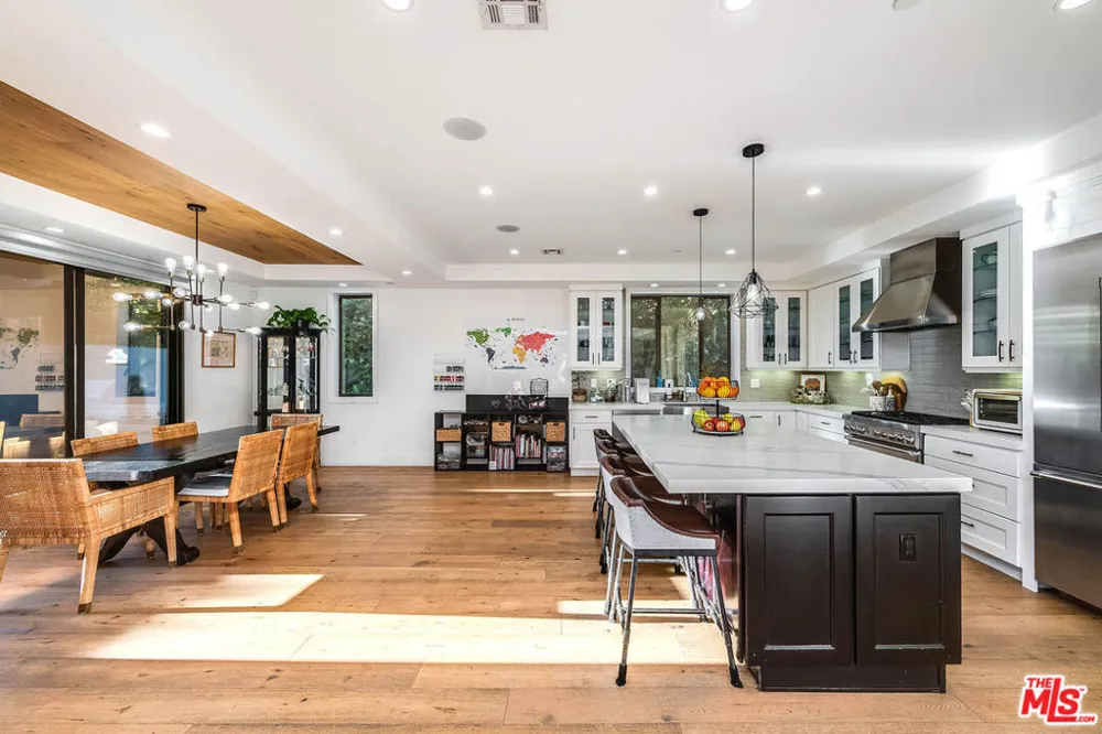 5045 Willowcrest Avenue Toluca Lake, CA 91601