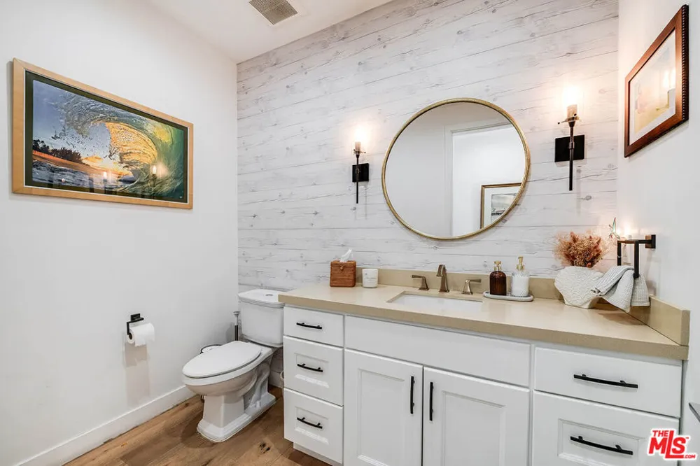 5045 Willowcrest Avenue Toluca Lake, CA 91601