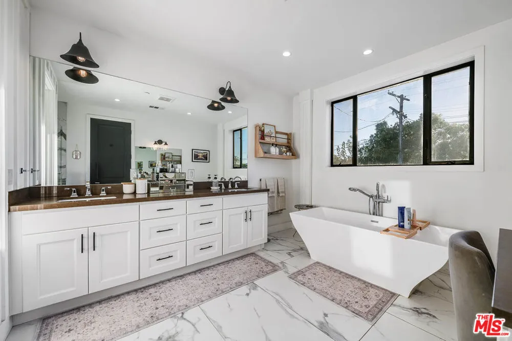 5045 Willowcrest Avenue Toluca Lake, CA 91601