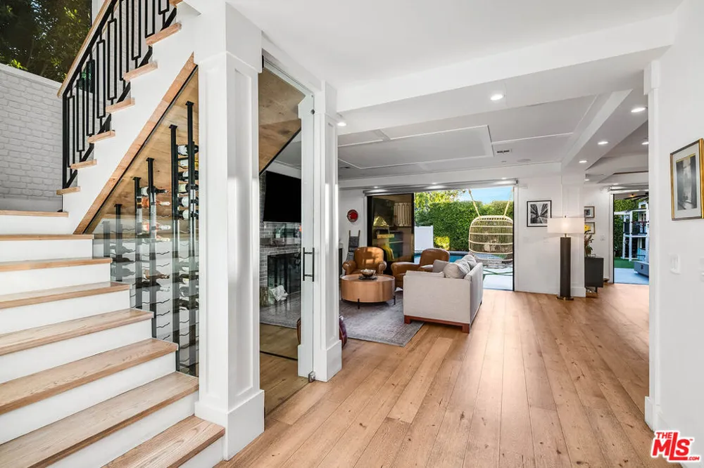5045 Willowcrest Avenue Toluca Lake, CA 91601