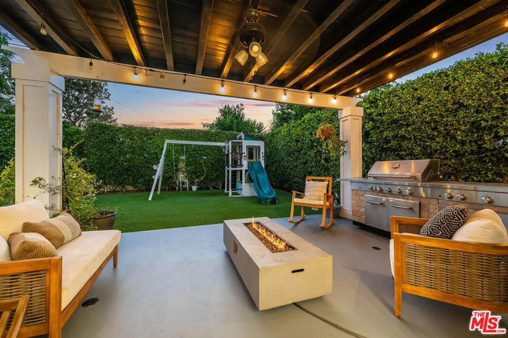 5045 Willowcrest Avenue Toluca Lake, CA 91601