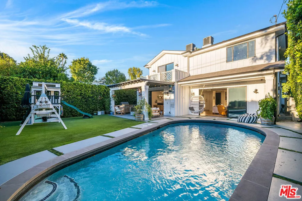 5045 Willowcrest Avenue Toluca Lake, CA 91601