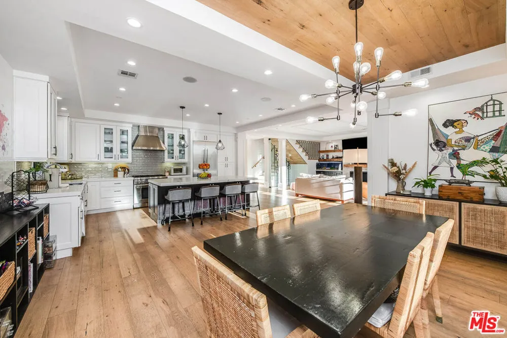 5045 Willowcrest Avenue Toluca Lake, CA 91601