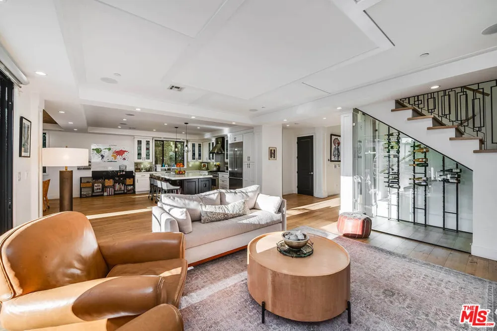 5045 Willowcrest Avenue Toluca Lake, CA 91601
