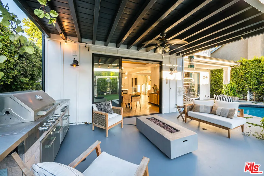 5045 Willowcrest Avenue Toluca Lake, CA 91601