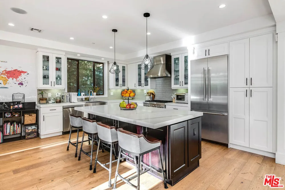 5045 Willowcrest Avenue Toluca Lake, CA 91601