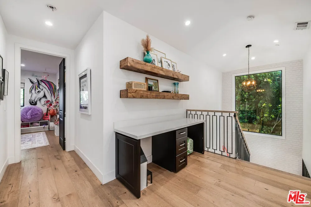5045 Willowcrest Avenue Toluca Lake, CA 91601