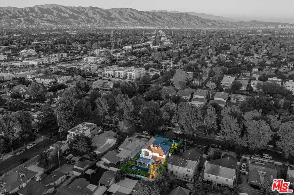 5045 Willowcrest Avenue Toluca Lake, CA 91601