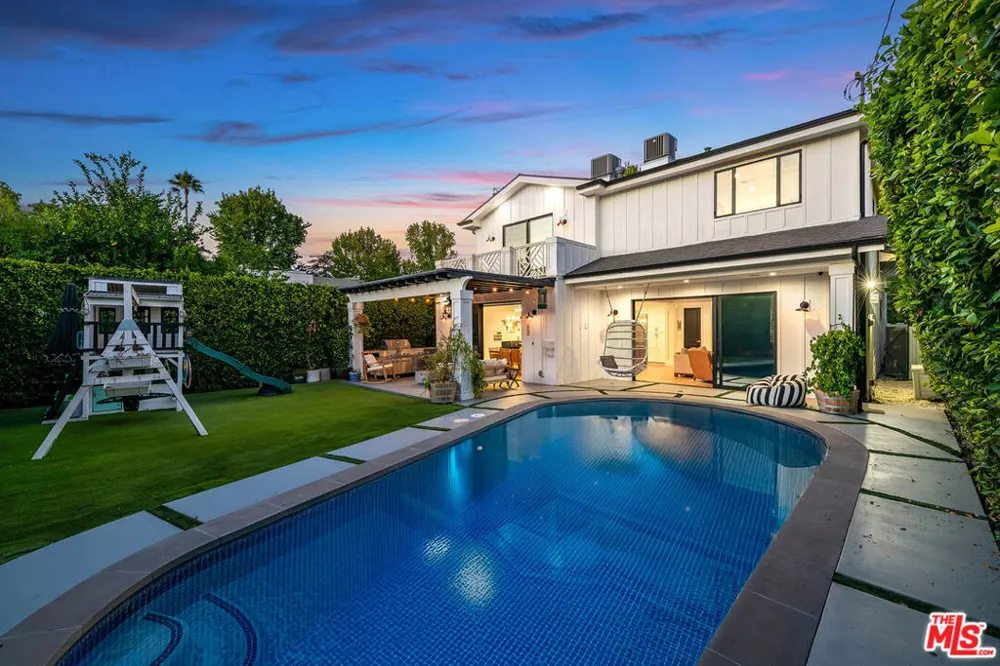5045 Willowcrest Avenue Toluca Lake, CA 91601