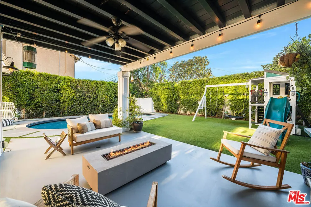 5045 Willowcrest Avenue Toluca Lake, CA 91601