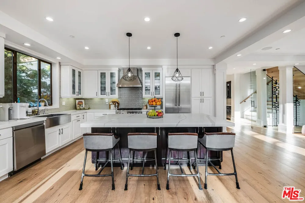 5045 Willowcrest Avenue Toluca Lake, CA 91601