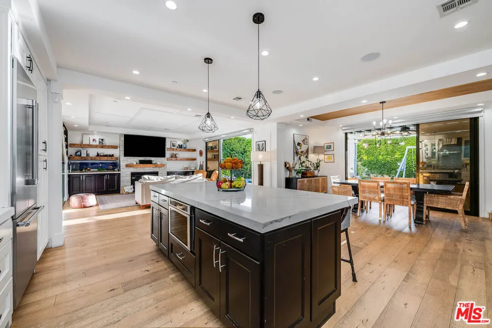 5045 Willowcrest Avenue Toluca Lake, CA 91601
