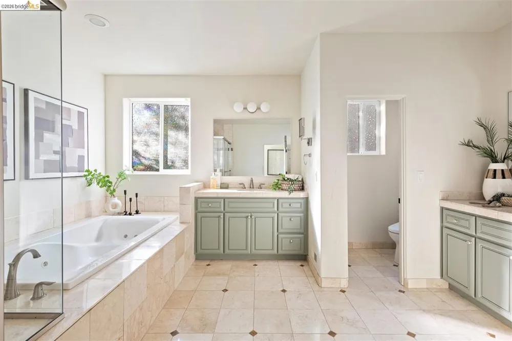6577 Glen Oaks Way Oakland, CA 94611
