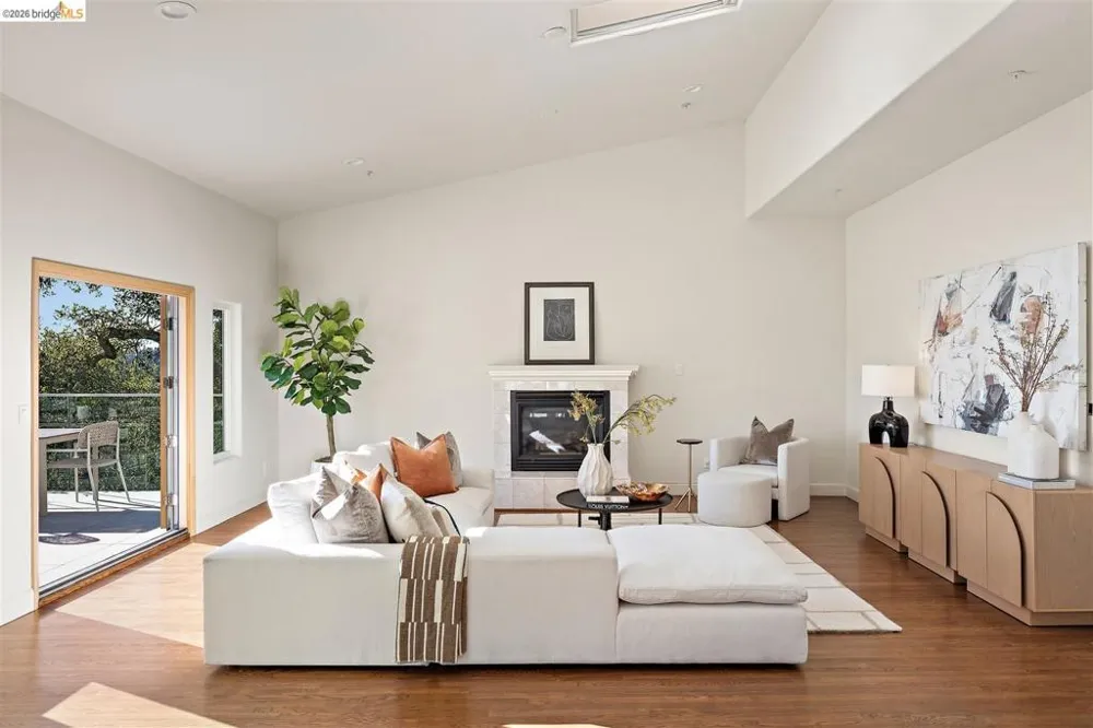 6577 Glen Oaks Way Oakland, CA 94611