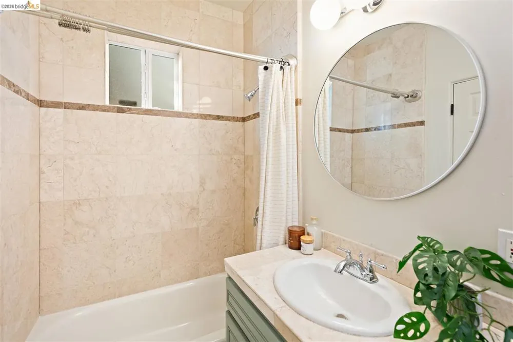 6577 Glen Oaks Way Oakland, CA 94611