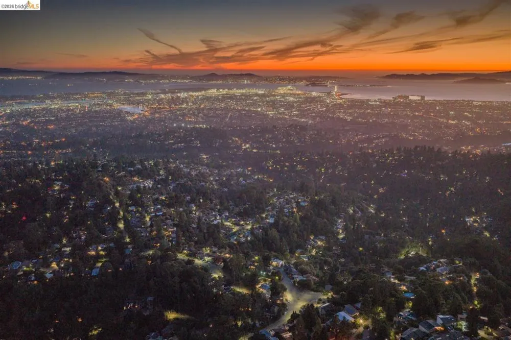 6577 Glen Oaks Way Oakland, CA 94611