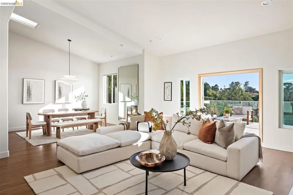 6577 Glen Oaks Way Oakland, CA 94611