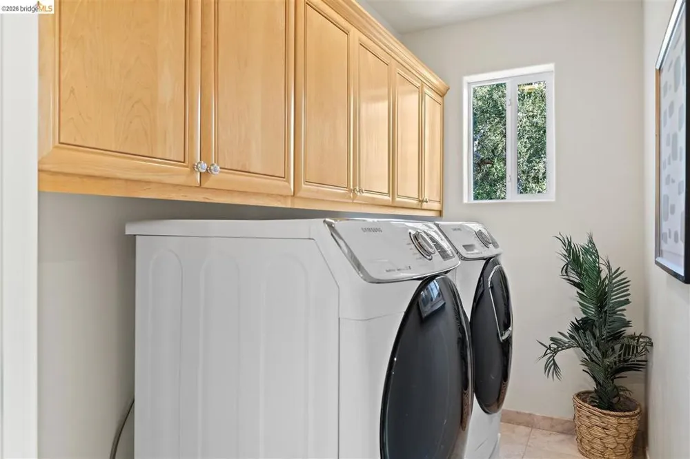 6577 Glen Oaks Way Oakland, CA 94611