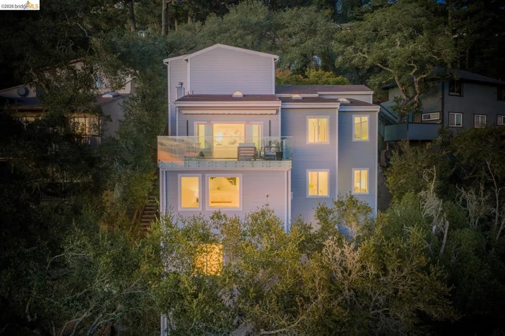6577 Glen Oaks Way Oakland, CA 94611