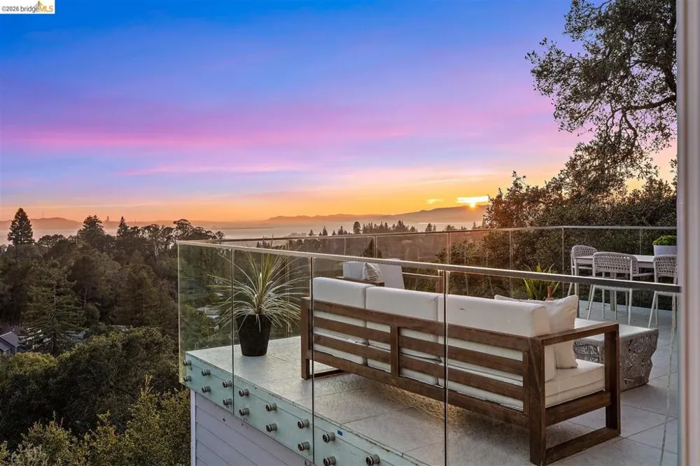 6577 Glen Oaks Way Oakland, CA 94611