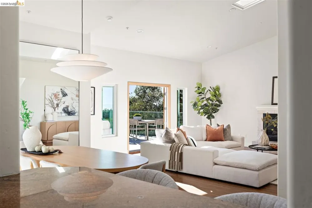 6577 Glen Oaks Way Oakland, CA 94611