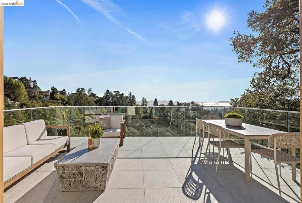 6577 Glen Oaks Way Oakland, CA 94611
