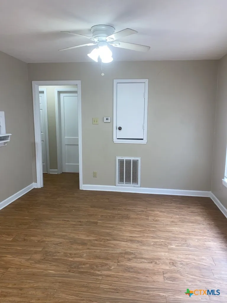 2007 Elkins Avenue Killeen, TX 76541