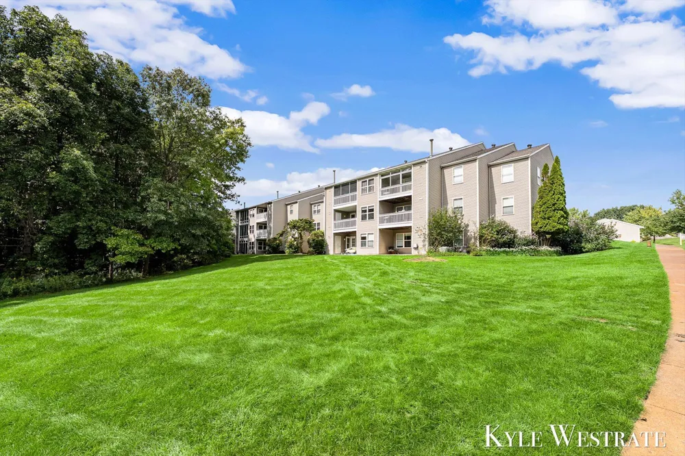3149 Poplar Creek Drive SE #103 Kentwood, MI 49512