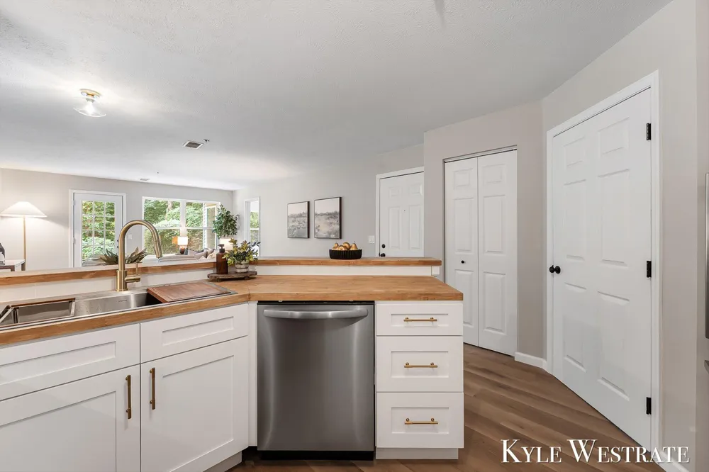 3149 Poplar Creek Drive SE #103 Kentwood, MI 49512