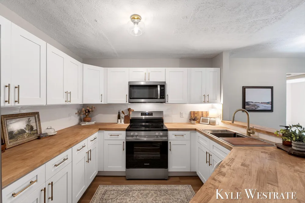 3149 Poplar Creek Drive SE #103 Kentwood, MI 49512