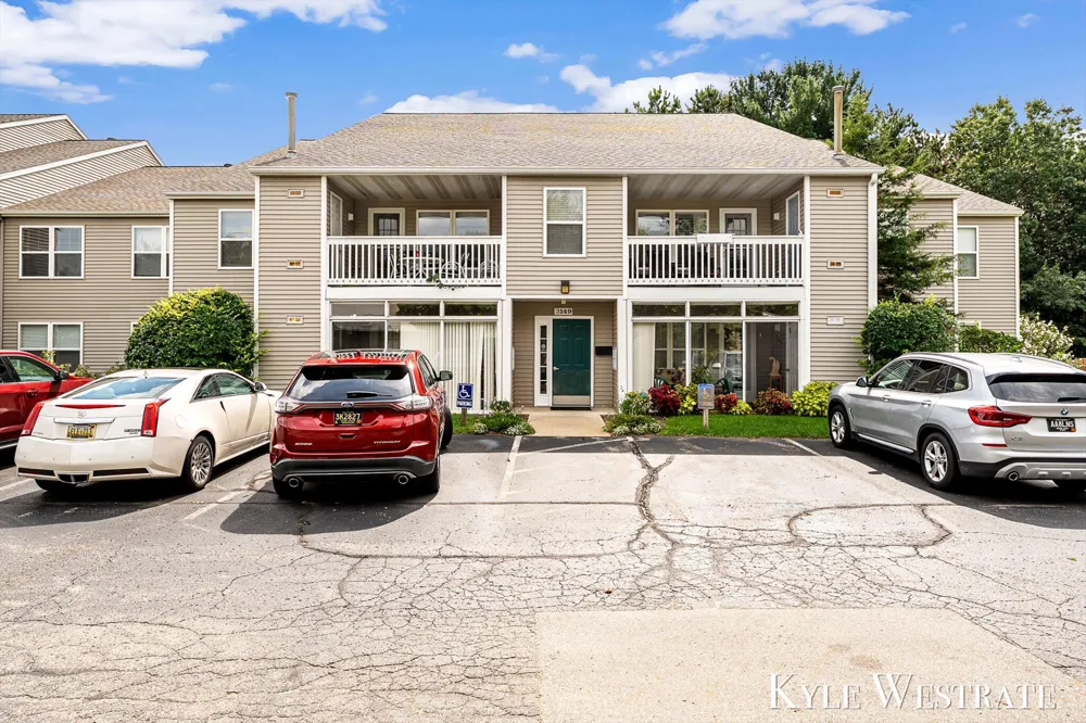 3149 Poplar Creek Drive SE #103 Kentwood, MI 49512