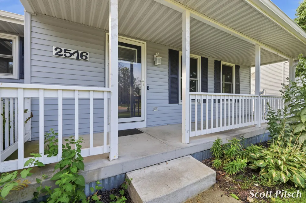 2576 Mapleview Street SE Kentwood, MI 49508