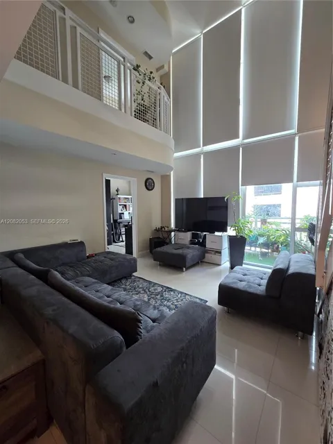 244 Biscayne Blvd #652