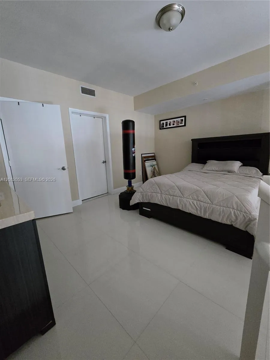 244 Biscayne Blvd #652 Miami, FL 33132