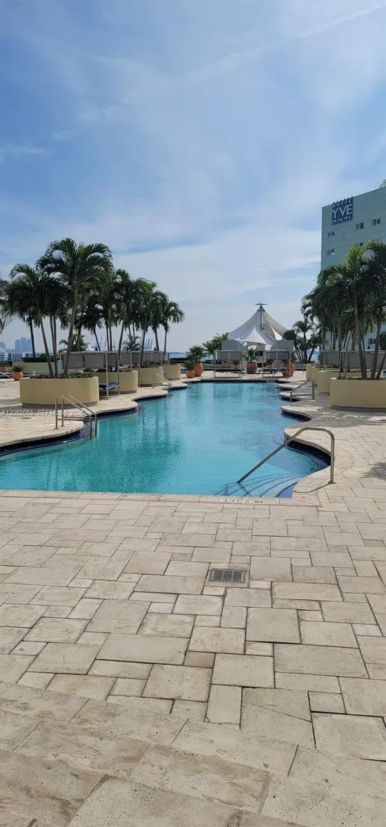 244 Biscayne Blvd #652 Miami, FL 33132