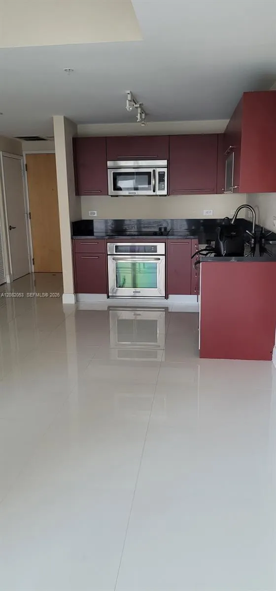 244 Biscayne Blvd #652 Miami, FL 33132