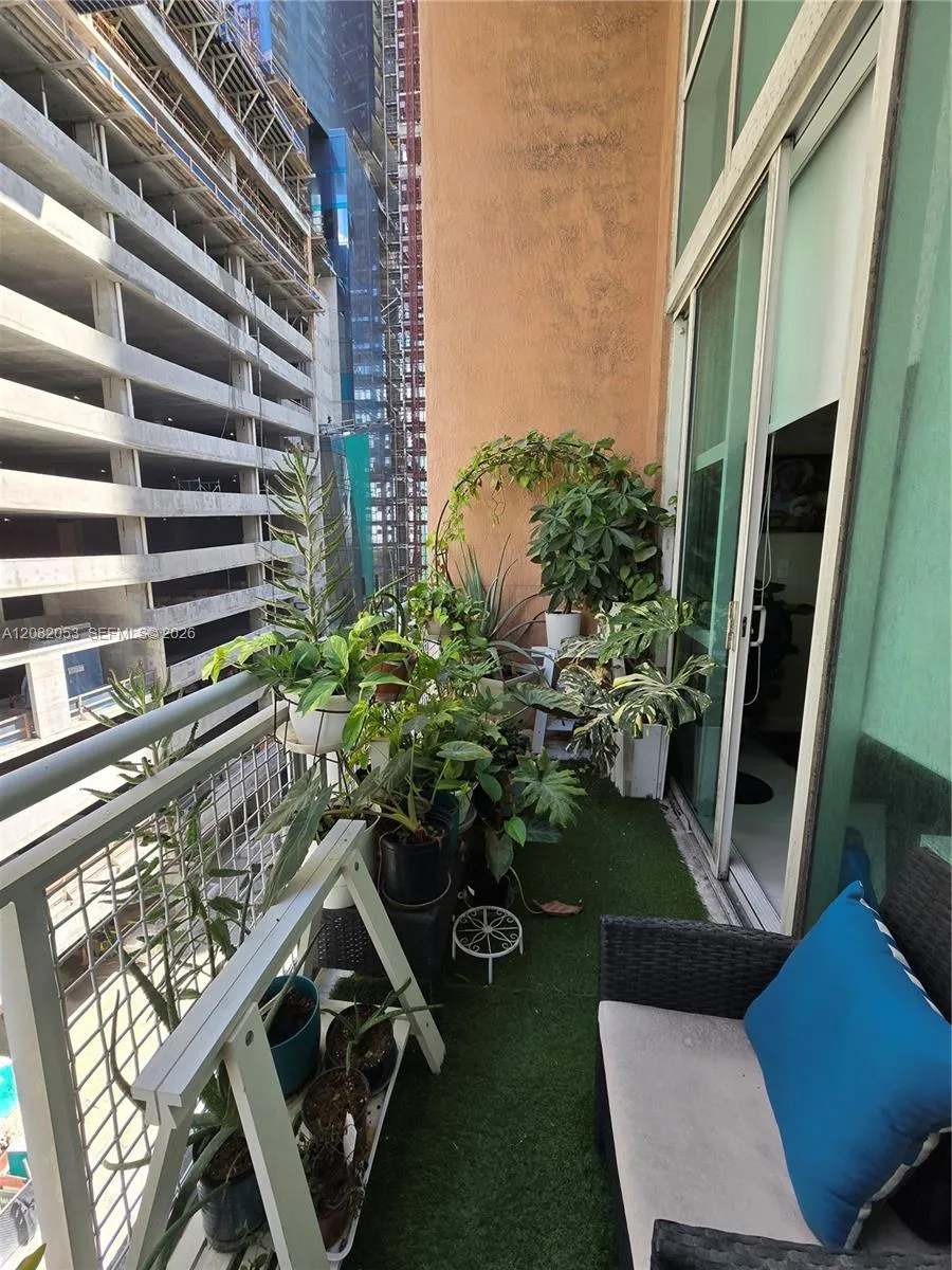 244 Biscayne Blvd #652 Miami, FL 33132