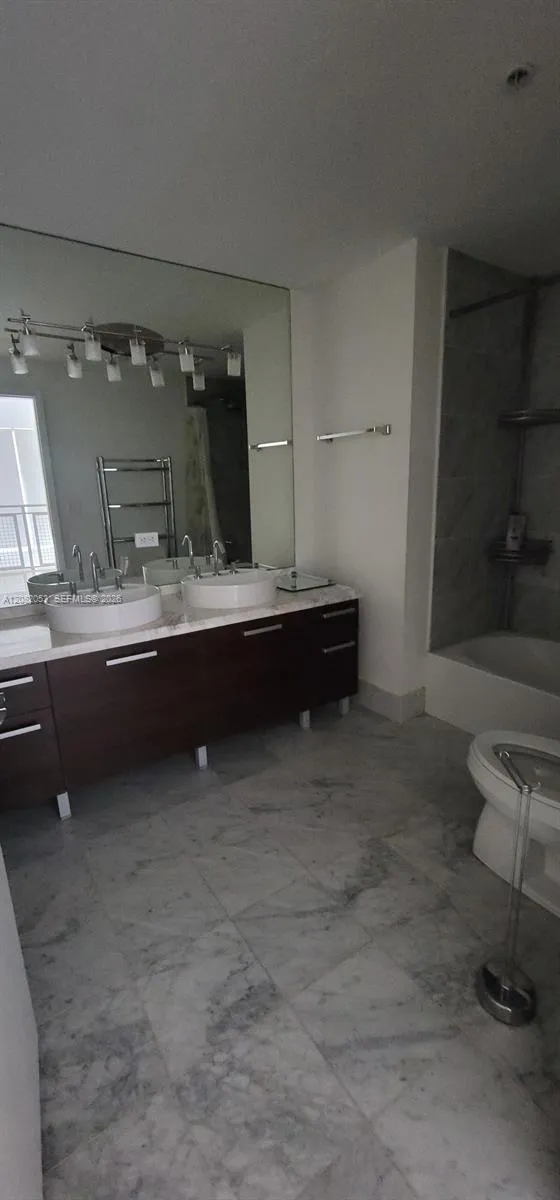 244 Biscayne Blvd #652 Miami, FL 33132