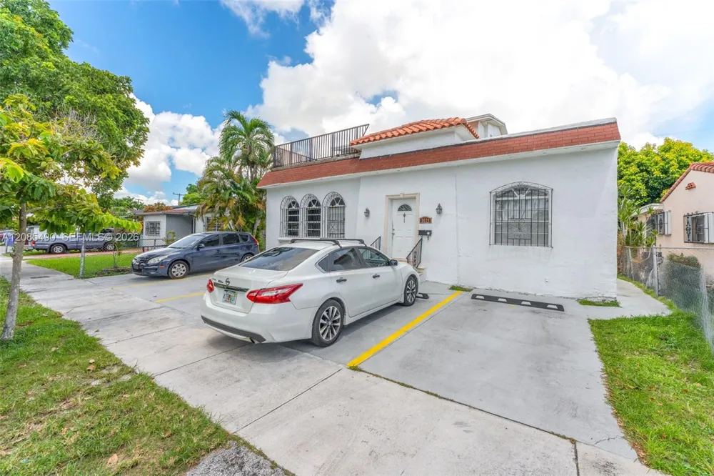 5629 SW 7th St Miami, FL 33134