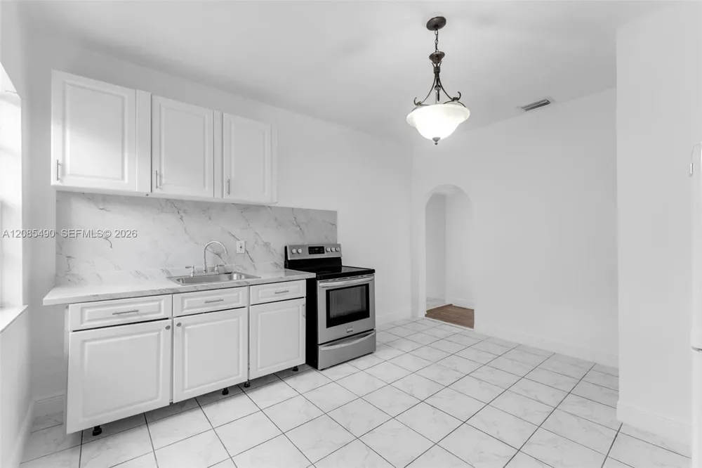 5629 SW 7th St Miami, FL 33134