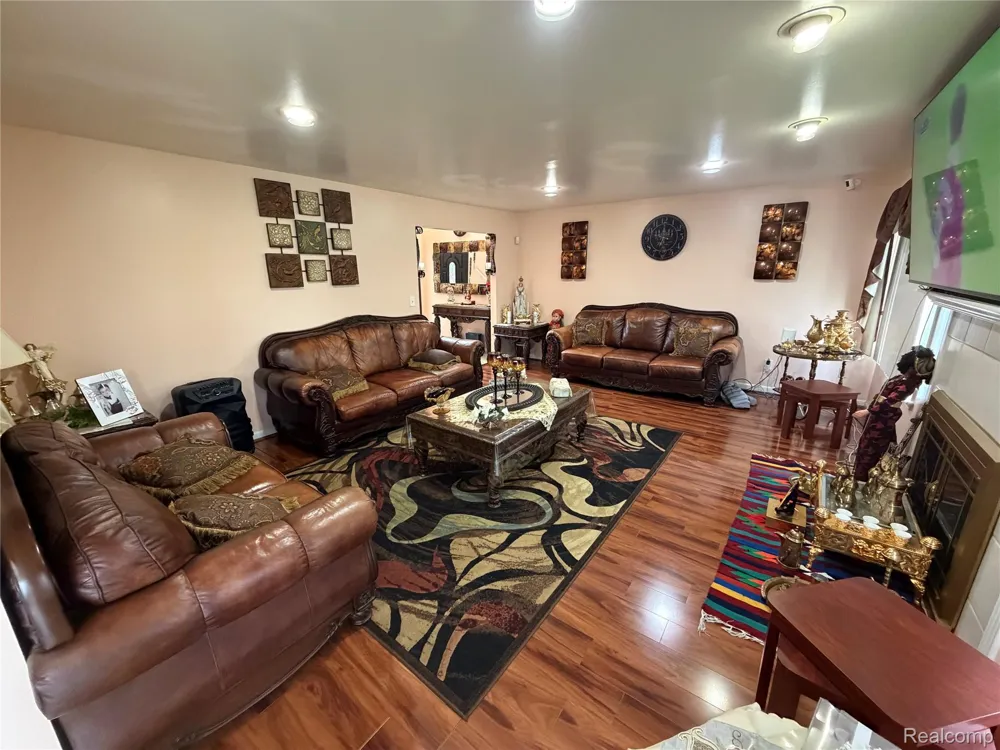 6153 Bianca Court Sterling Heights City, MI 48314